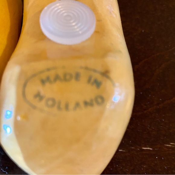 Dutch Wooden Shoe / Clog Salt & Pepper Shakers - Picture 6 of 6